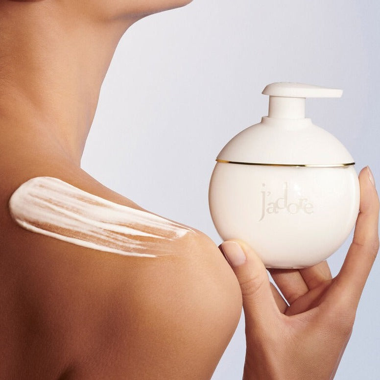 J'adore Les Adorables Body Milk - תחליב גוף מבושם
