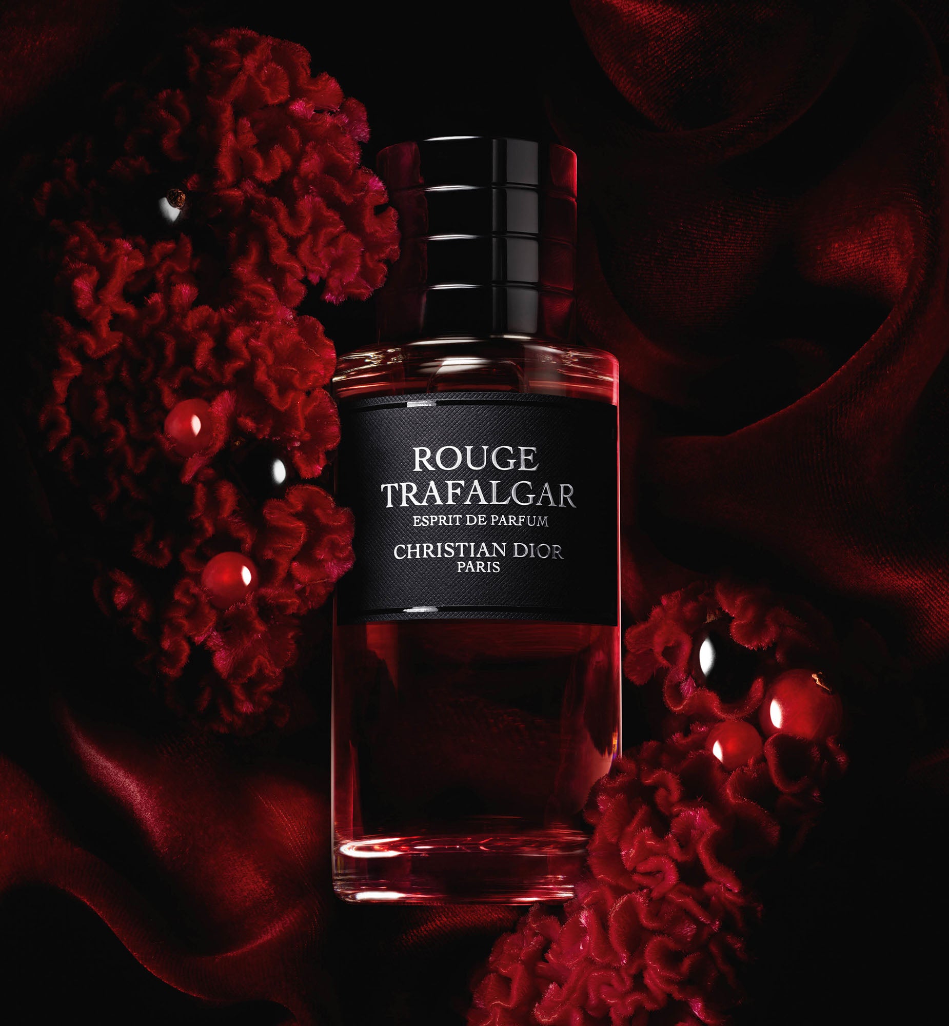 A24F026_LCPESPRITSDEPARFUM_SOLOROUGETRAFALGAR_Mood_1850x2000_2e272690-7436-464b-b932-5c46a2a5c758.jpg