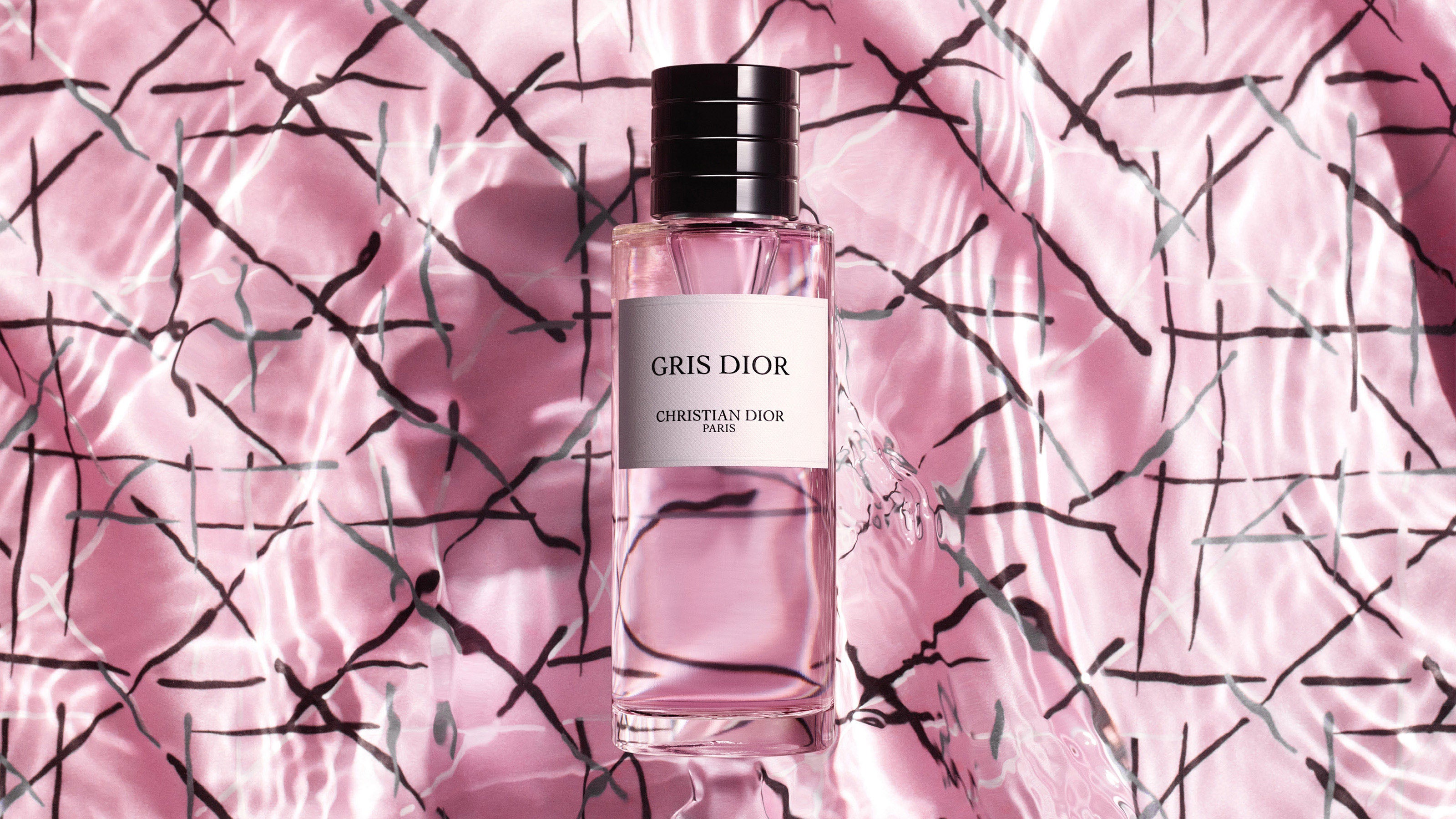 A26SUMMER_P14H_LCP_GRIS_DIOR_MD_F39_3200x1800_2.jpg