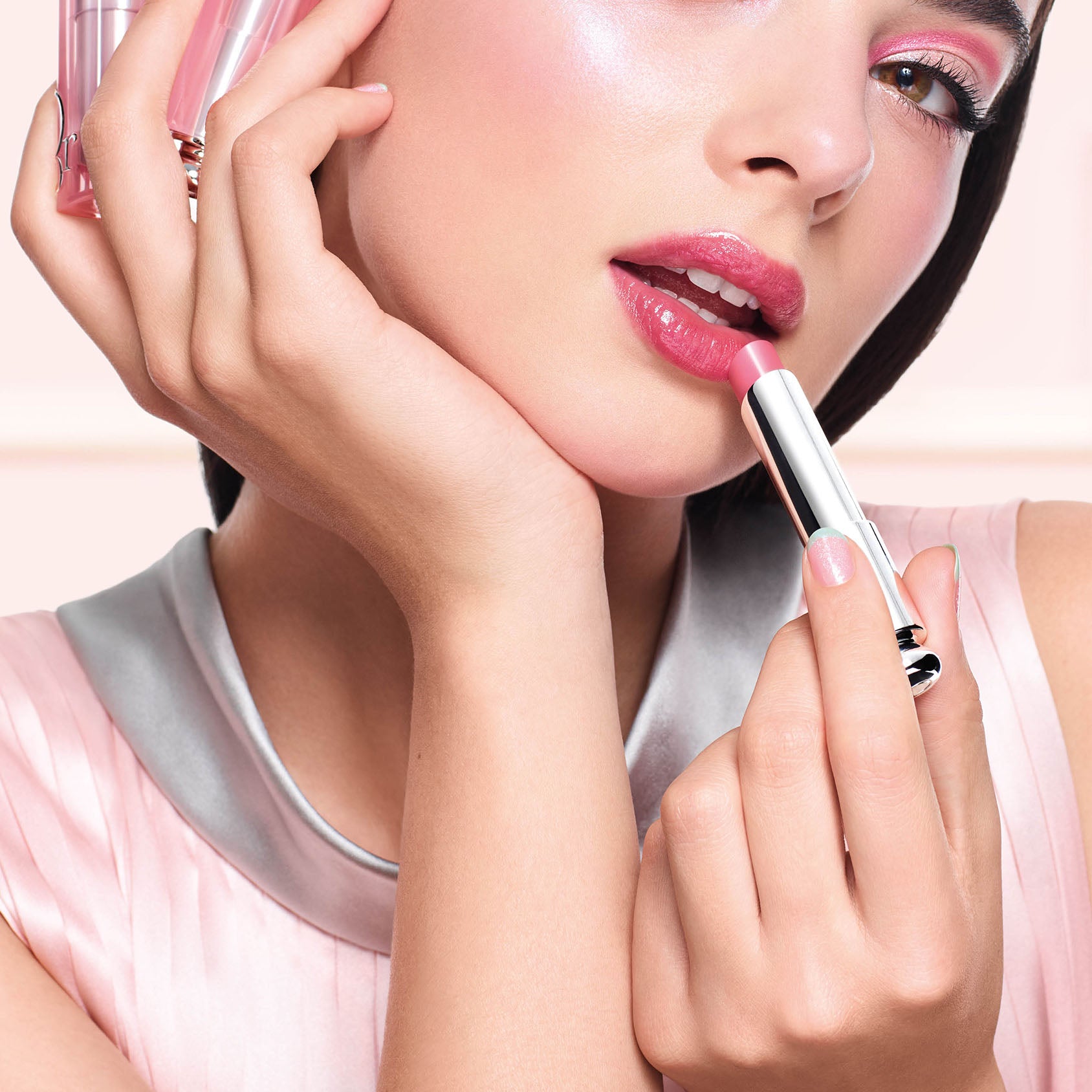 A26_SPRING_LOOK_DiorCom_Marketing_Deva_Ultra_Pink_1688x3000_1_0b5a6343-1c32-4239-8357-241be0f34d58.jpg