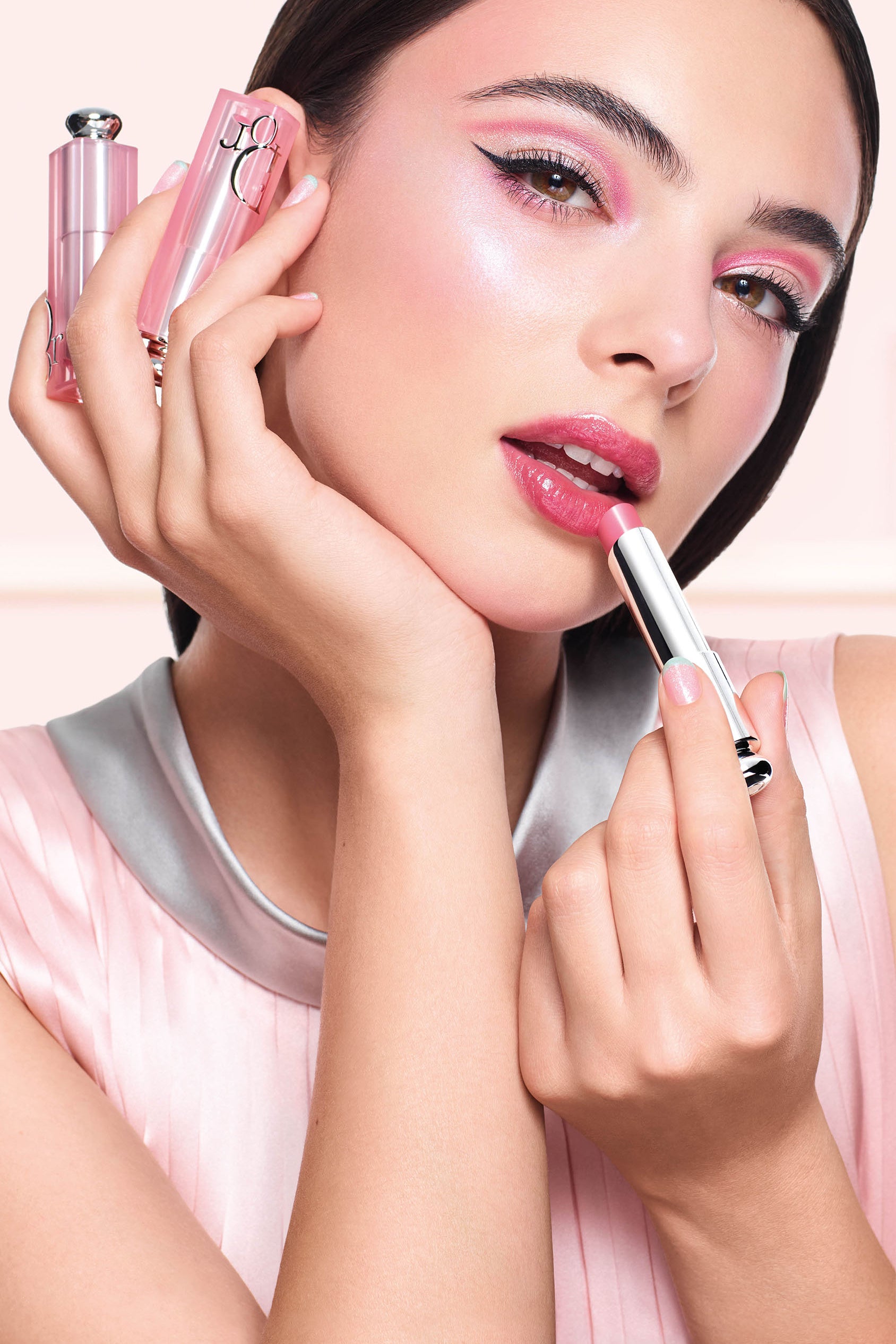 A26_SPRING_LOOK_DiorCom_Marketing_Deva_Ultra_Pink_1688x3000_1_0b5a6343-1c32-4239-8357-241be0f34d58.jpg