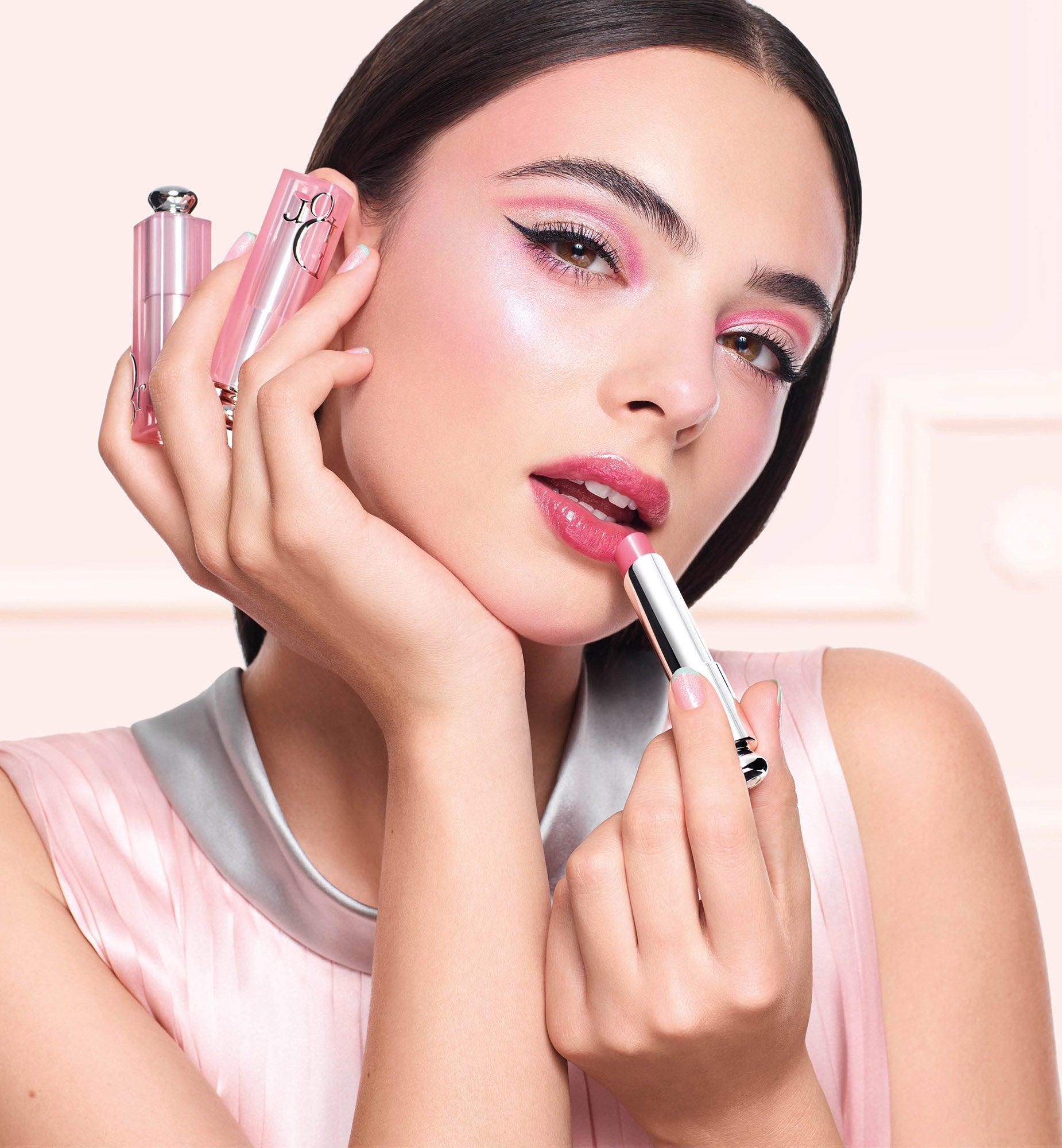 A26_SPRING_LOOK_DiorCom_Marketing_Deva_Ultra_Pink_1850x2000_76d90b15-8e9c-485c-8c5b-991966f92483.jpg