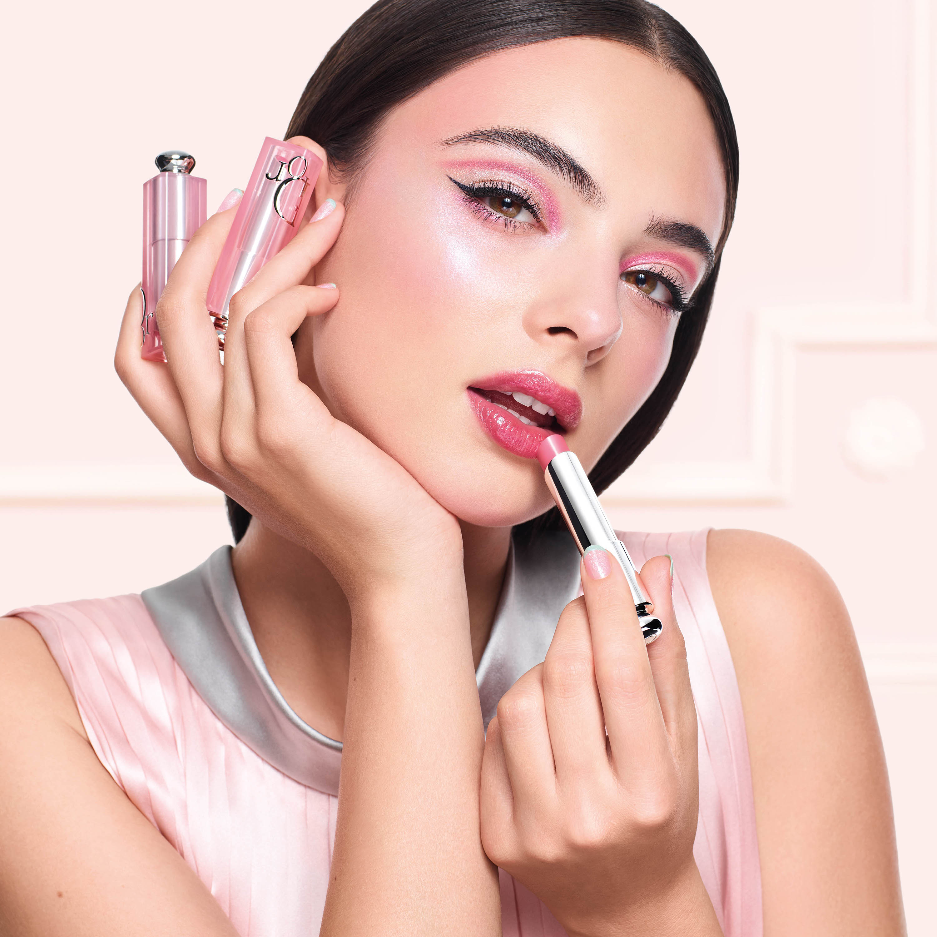 A26_SPRING_LOOK_DiorCom_Marketing_Deva_Ultra_Pink_3000x3000_1.jpg