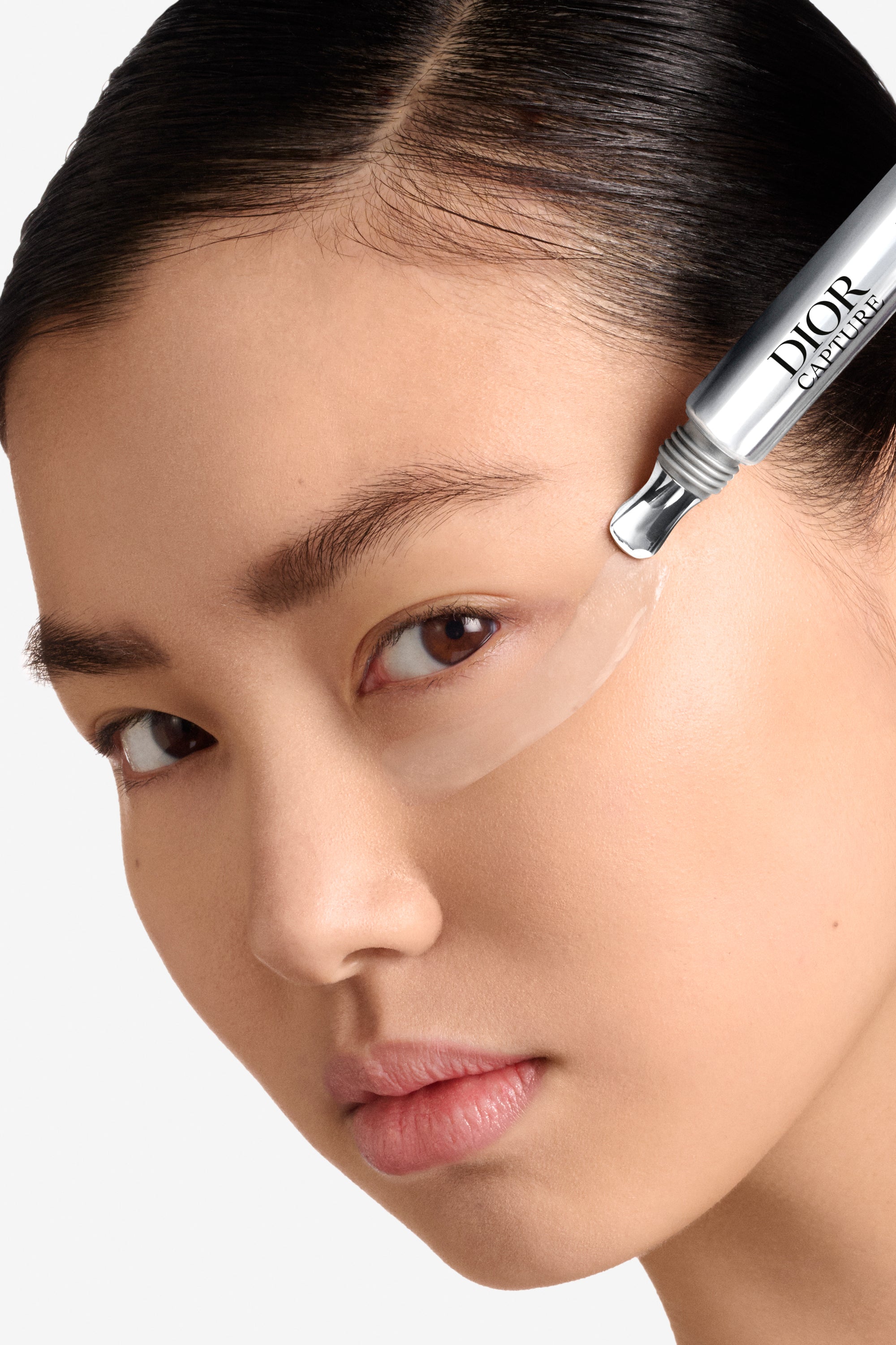 CAPTURE-TOTALE_PRO-COLLAGEN_MODEL-ESTELLE_2000x3000_b199bb3a-ef87-4d4e-9596-8d8949a2b51e.jpg