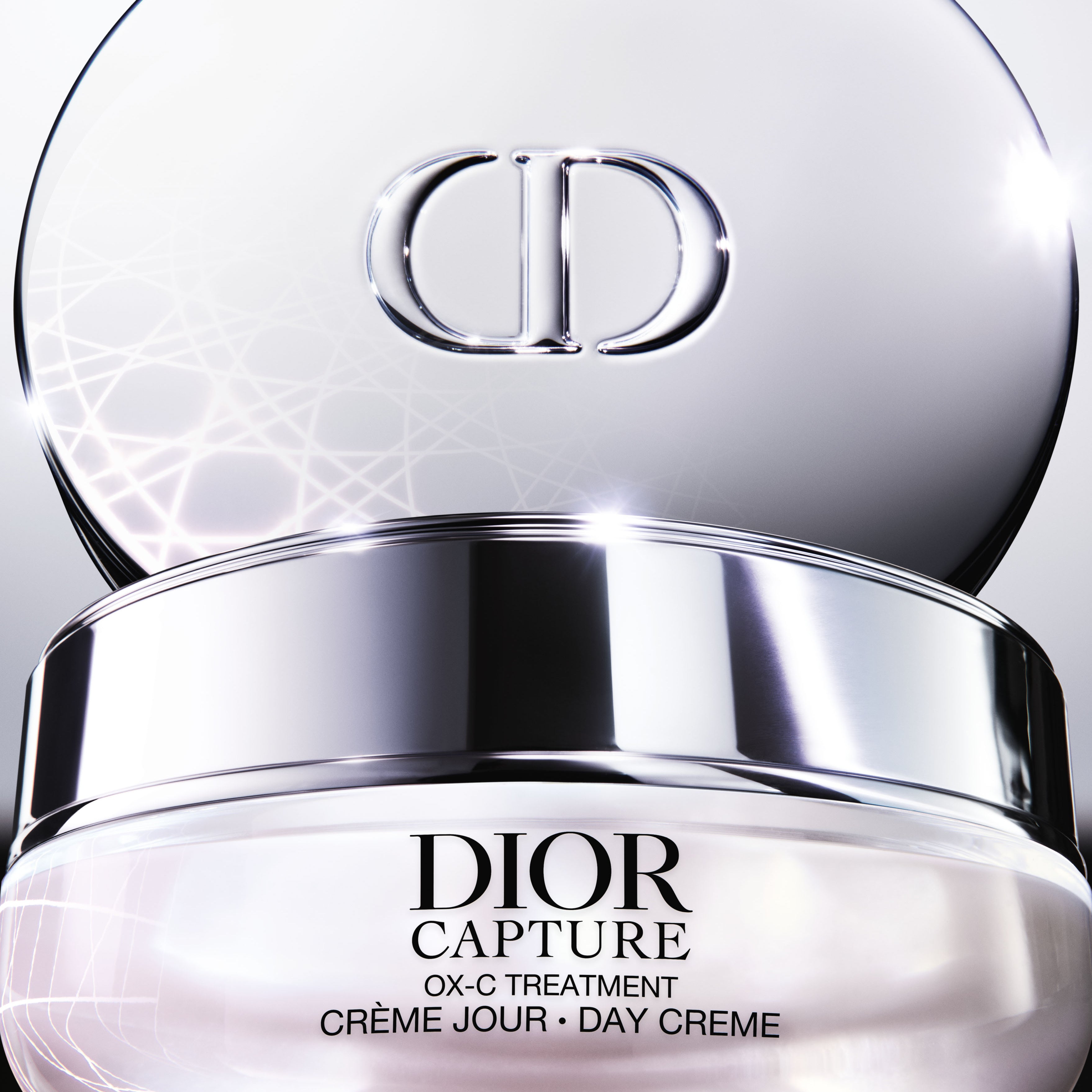 DIOR_CAPTURE_CREME_MOOD_1688x3000_b010fcbe-ef60-4f4a-8ecb-79d90511e987.jpg