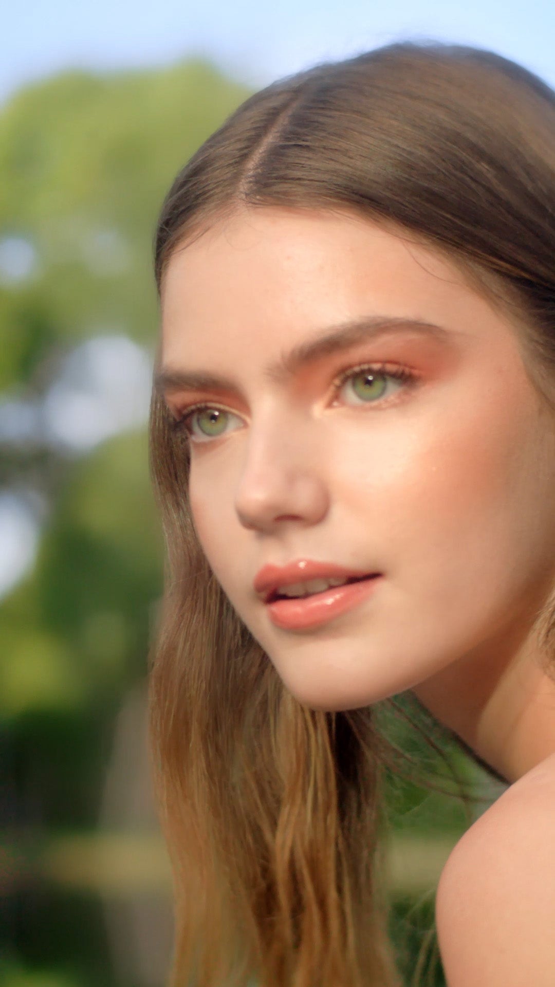 DIOR_SUMMER_MAKEUP_CORAIL_WW_9x16_15s_POSTER_1_3b7970bb-cc24-4b7f-b8a6-2a334e0e8e8c.jpg