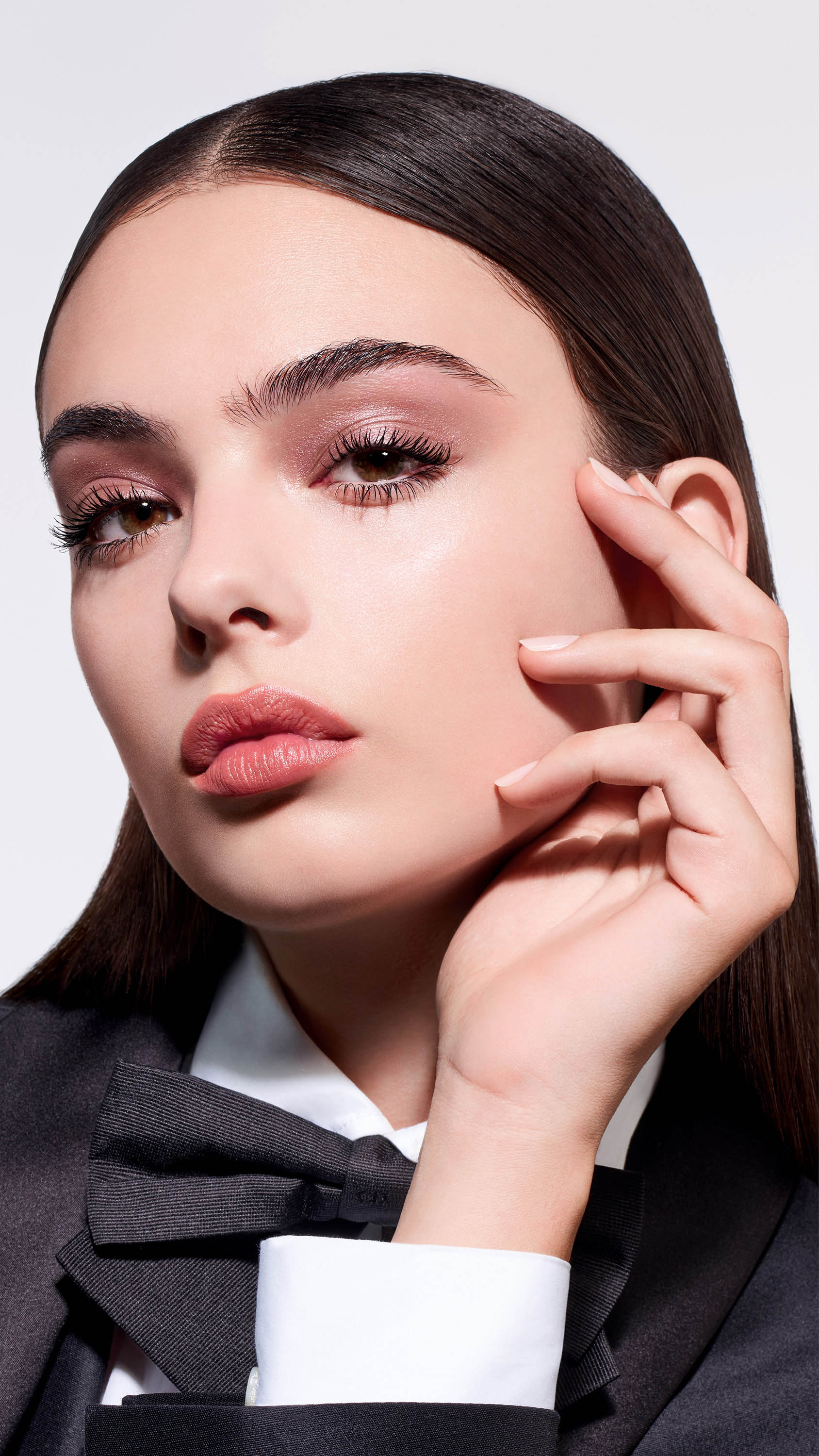 DiorShow24_Model_1688x3000-2_5e0ba097-c64f-4832-afc3-717767bc99fb.jpg