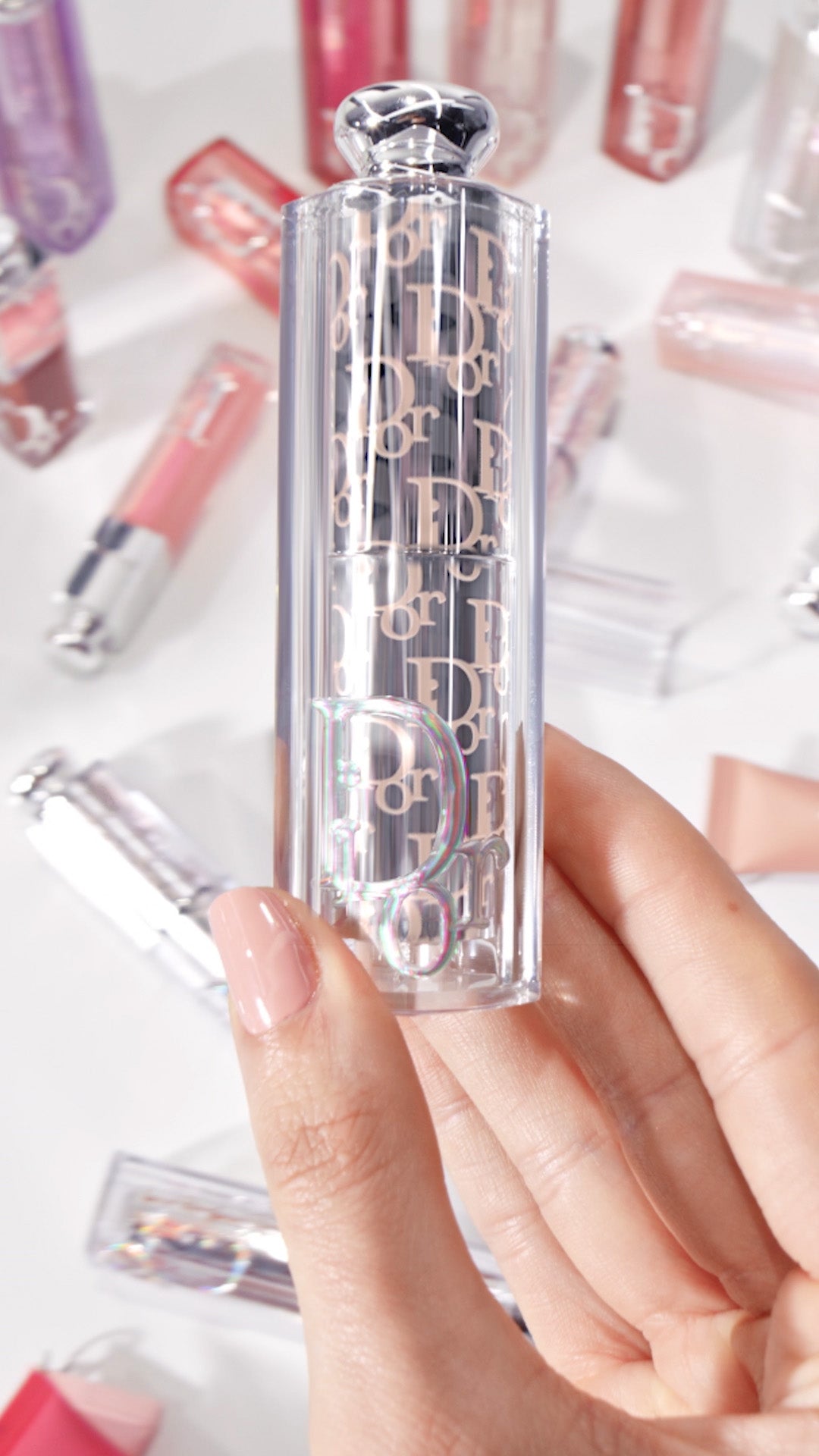 Dior_Backstage_Glassy_Glow_Stick_15s_260320_9x16_POSTER_4.jpg