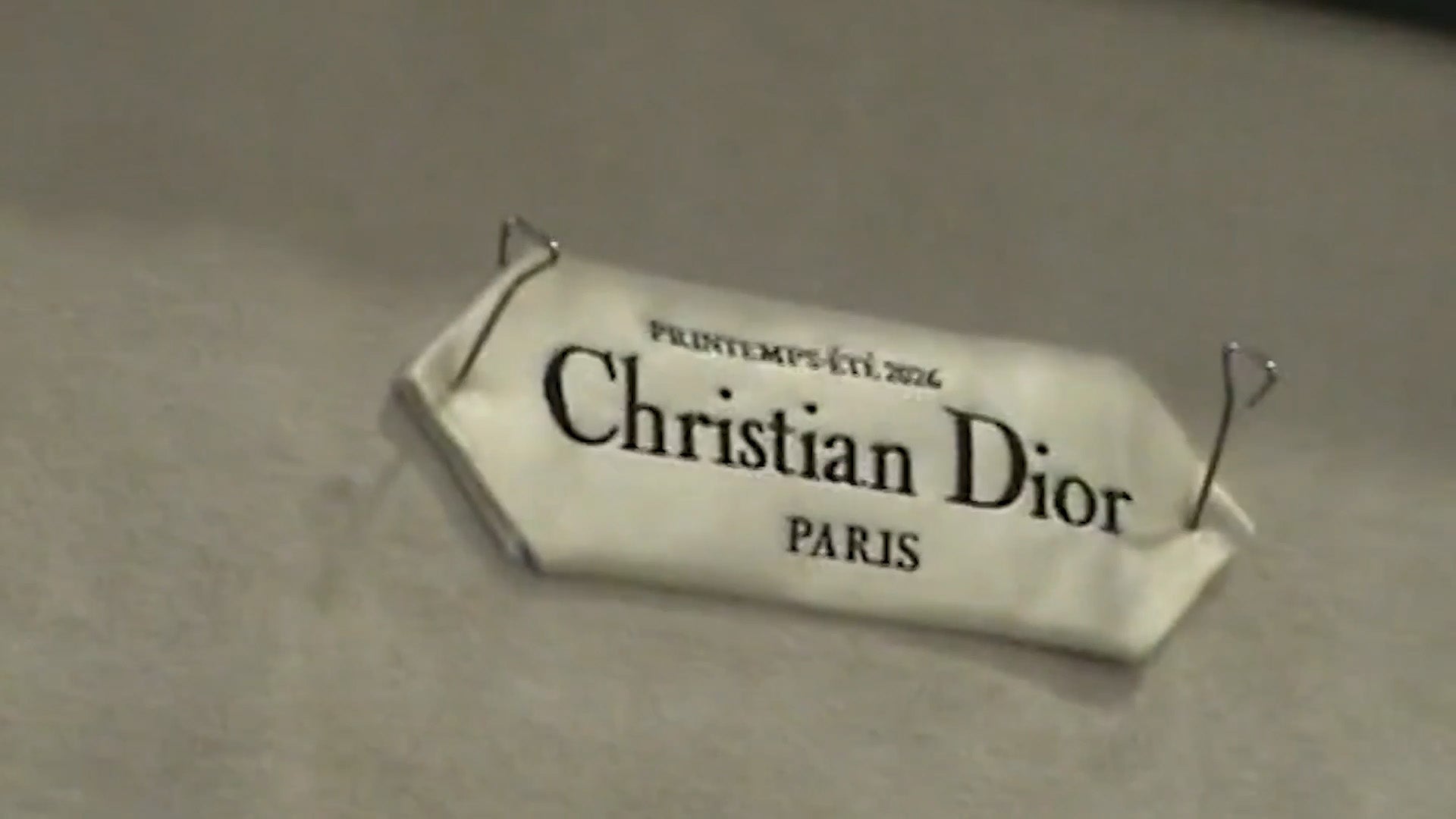 FW26_DIOR_PCD_ITW_PETER_STT_16-9_POSTER.jpg