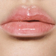 טען תמונה למציג הגלריה, שמן שפתון לחות לגוון מועצם של Dior Addict
