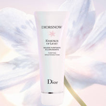 Load image into Gallery viewer, Diorsnow Essence of Light Purifying Brightening Foam
