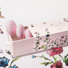 Load image into Gallery viewer, MISS DIOR Rose Bath Bombs - Millefiori Couture Edition
